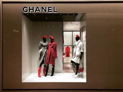 chanel boutique saks fifth avenue.